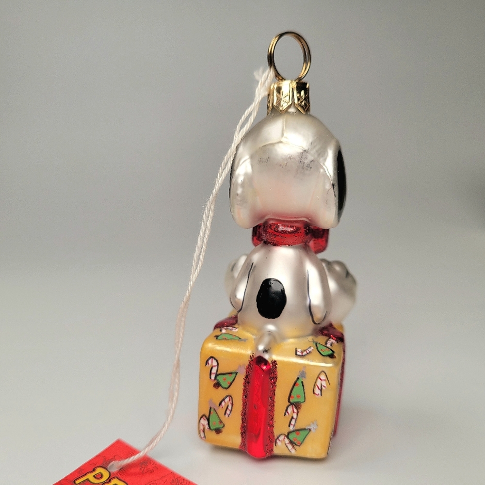 Polonaise Collection Peanuts Snoopy on Gift Ornament 3.5" Kurt S Adler - Picture 10 of 14